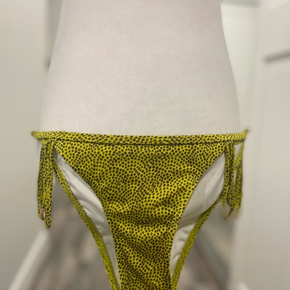 Bikini - Picture 5 of 7